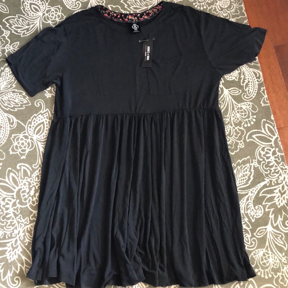 Agnes and Dora kahlo top. NWT x-large